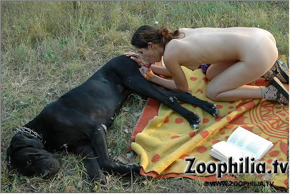 Интересные zoo porn фото произведенные на лужку