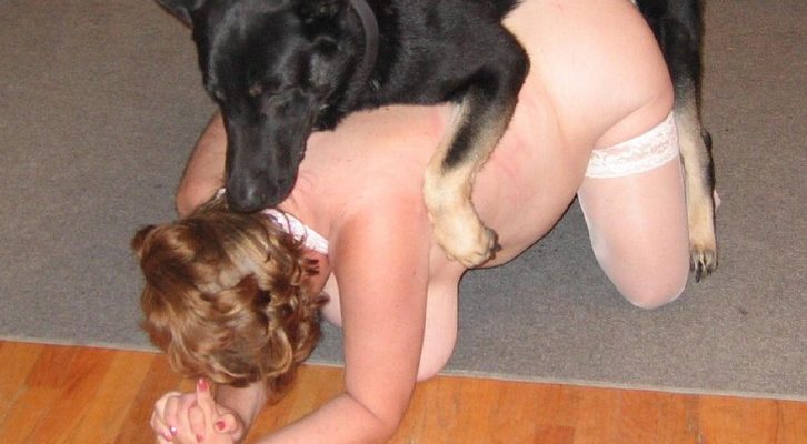 Раскормленная русская шалава любит занятия сношением с кобелем на зоо photo porn